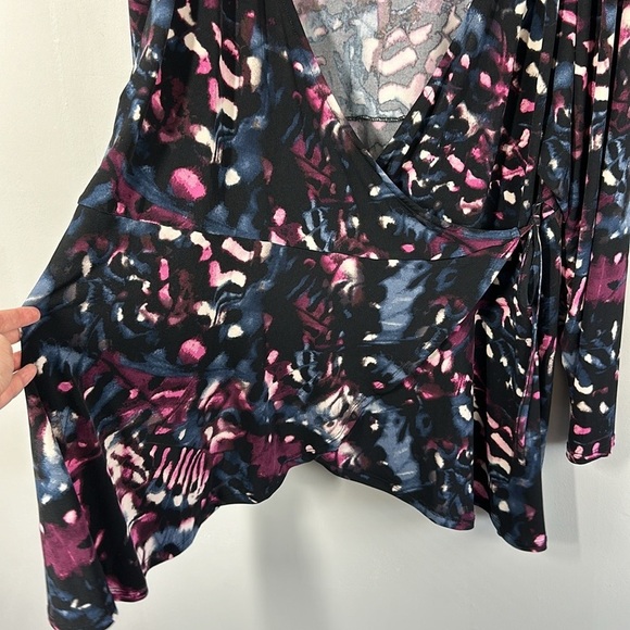 Torrid Multicolored Surplice Wrap Top Size 4X - Picture 8 of 15